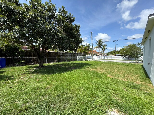 5450 SW 6th St, Miami, FL 33134 - view of yard