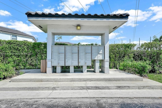 5440NW 107th Ave Unit 204, Doral, FL 33178 - surrounding community featuring mail area