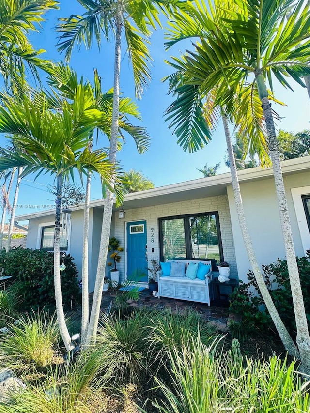 928 NE 18th Ct, Fort Lauderdale, FL 33305 - view of exterior entry with an outdoor hangout area