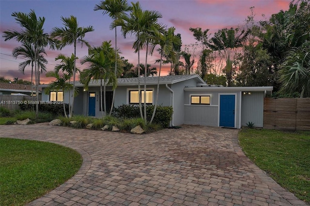 928 NE 18th Ct, Fort Lauderdale, FL 33305 - view of front of property featuring curved driveway