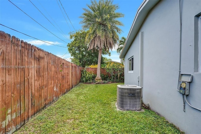 928 NE 18th Ct, Fort Lauderdale, FL 33305 - view of yard featuring central AC