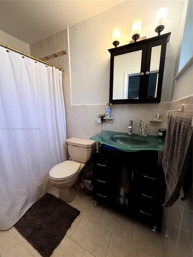 2430 N 61st Ter, Hollywood, FL 33024 - full bath featuring tile walls, vanity, toilet, tile patterned floors, and a shower with shower curtain