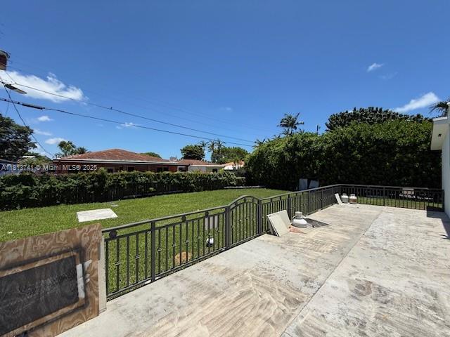 1525 SW 18th St, Miami, FL 33145 - view of patio / terrace