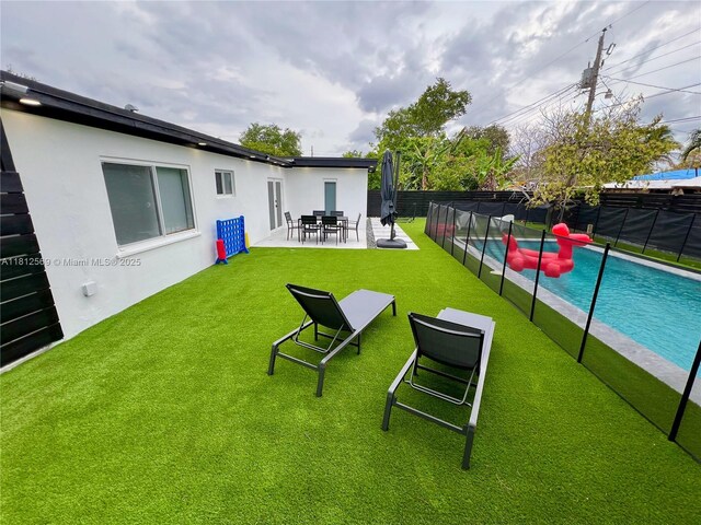 1451 NE 155th Ter, North Miami Beach, FL 33162 - view of yard featuring a patio area