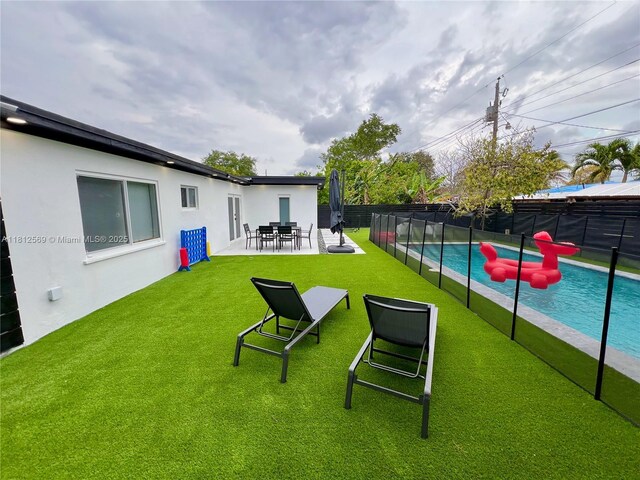 1451 NE 155th Ter, North Miami Beach, FL 33162 - view of yard with a patio