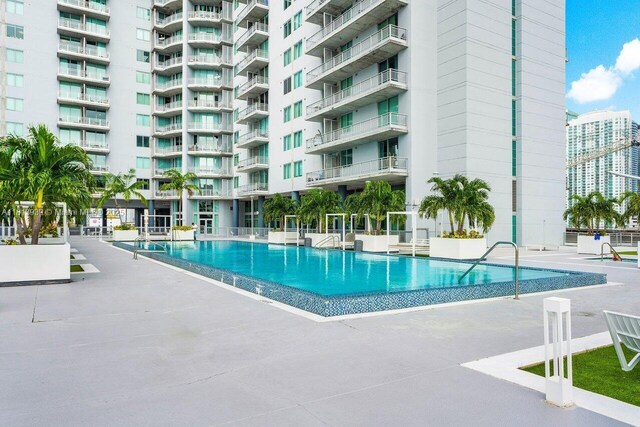 690 SW 1st Ct Unit 1006, Miami, FL 33130 - community pool with a patio