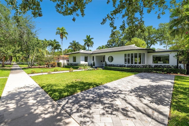 1060 NE 95th St, Miami Shores, FL 33138 - ranch-style home with stucco siding and a front lawn