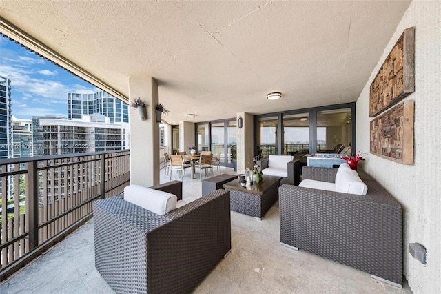 2901 S Bayshore Dr Unit 17G/H, Miami, FL 33133 - balcony featuring an outdoor living space