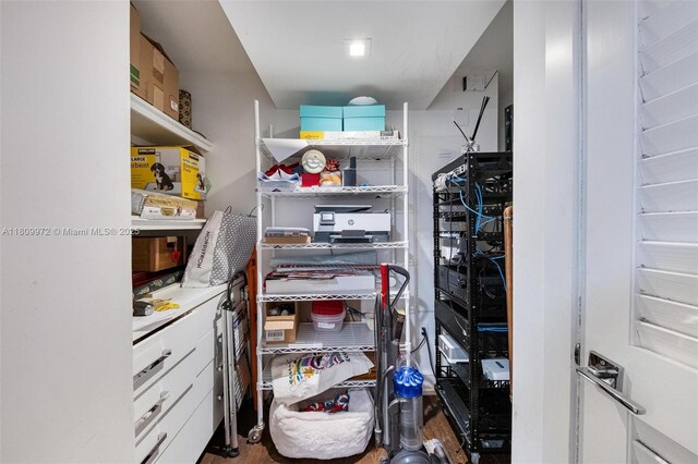 2901 S Bayshore Dr Unit 17G/H, Miami, FL 33133 - view of walk in closet