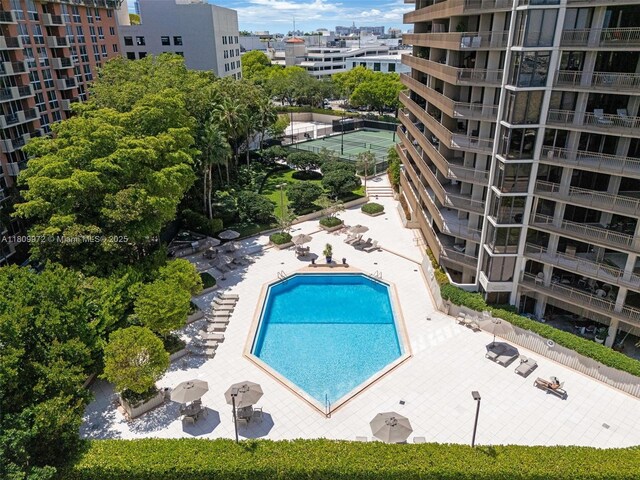 2901 S Bayshore Dr Unit 17G/H, Miami, FL 33133 - view of urban area with a pool area