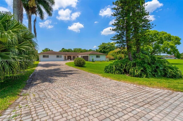 17550 SW 59th Ct, Southwest Ranches, FL 33331 - single story home with decorative driveway and a front lawn