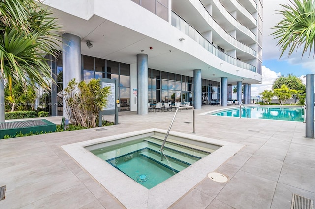1600 NE 1st Ave Unit 1402, Miami, FL 33132 - community pool featuring a community hot tub and a patio