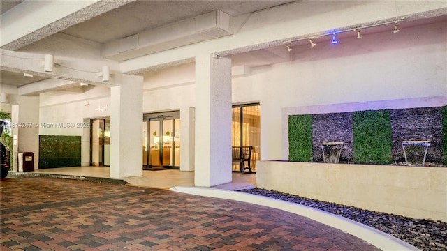 20355 NE 34th Ct Unit 325, Aventura, FL 33180 - lobby featuring a towering ceiling