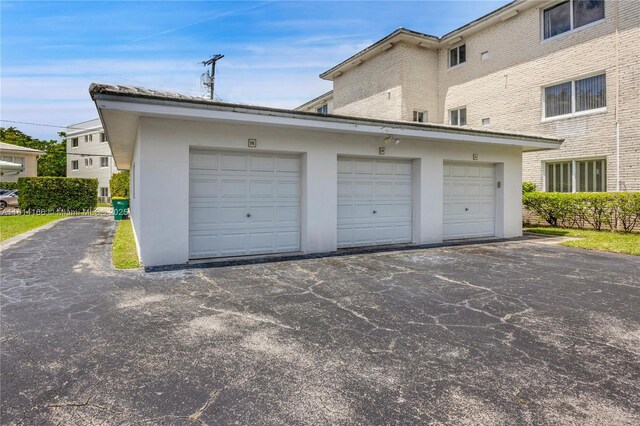 2825 Granada Blvd Unit 3B, Coral Gables, FL 33134 - view of garage