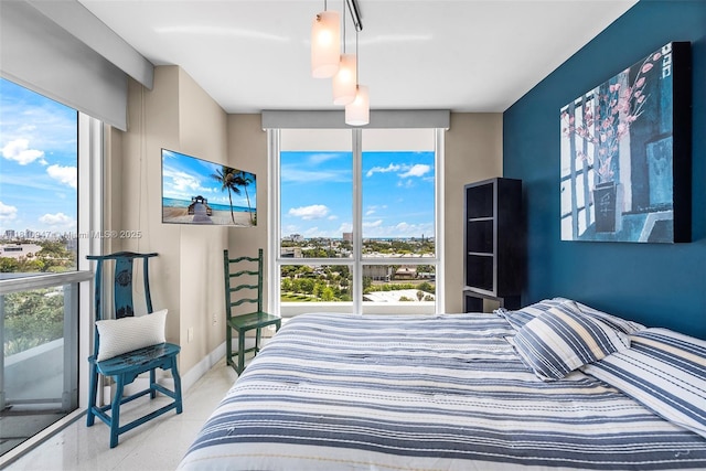 540 W Ave Unit 914, Miami Beach, FL 33139 - bedroom featuring baseboards
