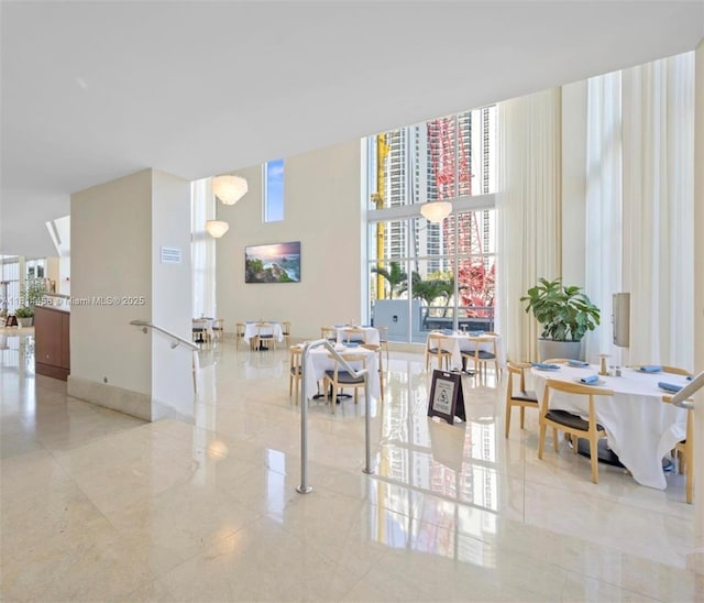 18683 Collins Ave Unit 2510, Sunny Isles Beach, FL 33160 - community lobby featuring a high ceiling