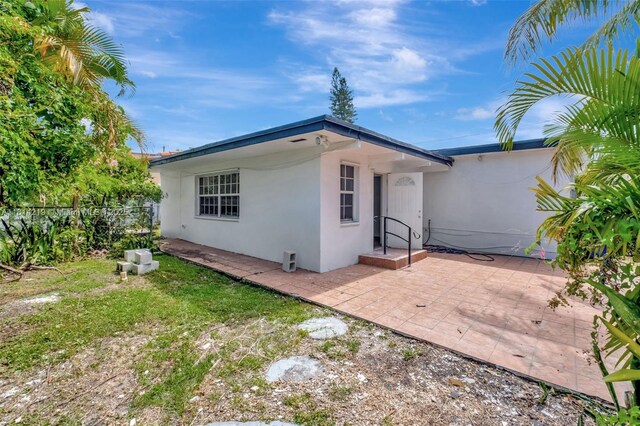 920 SW 8th Ct, Miami, FL 33130 - rear view of property with stucco siding and a patio
