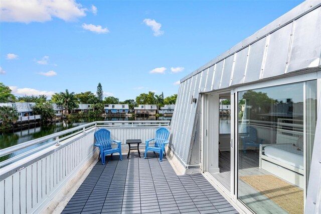 1370 NE 40th Dr, Oakland Park, FL 33334 - wooden terrace featuring a water view
