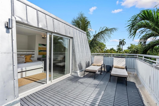 1370 NE 40th Dr, Oakland Park, FL 33334 - view of wooden deck
