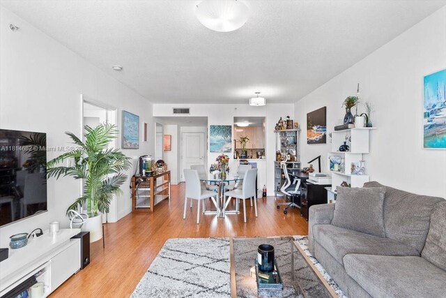 1250 S Miami Ave Unit 2208, Miami, FL 33130 - living room featuring light wood-style floors