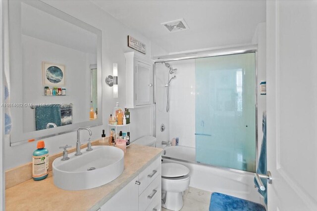 1250 S Miami Ave Unit 2208, Miami, FL 33130 - bathroom featuring toilet, vanity, and enclosed tub / shower combo