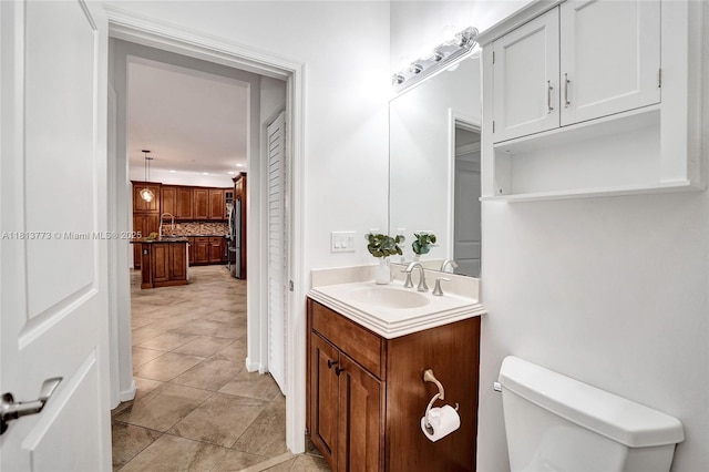 4284 Cascada Cir, Cooper City, FL 33024 - bathroom featuring vanity, backsplash, toilet, and tile patterned floors