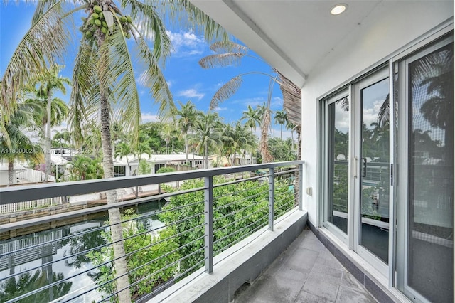 2612 Key Largo Ln, Fort Lauderdale, FL 33312 - balcony featuring a water view