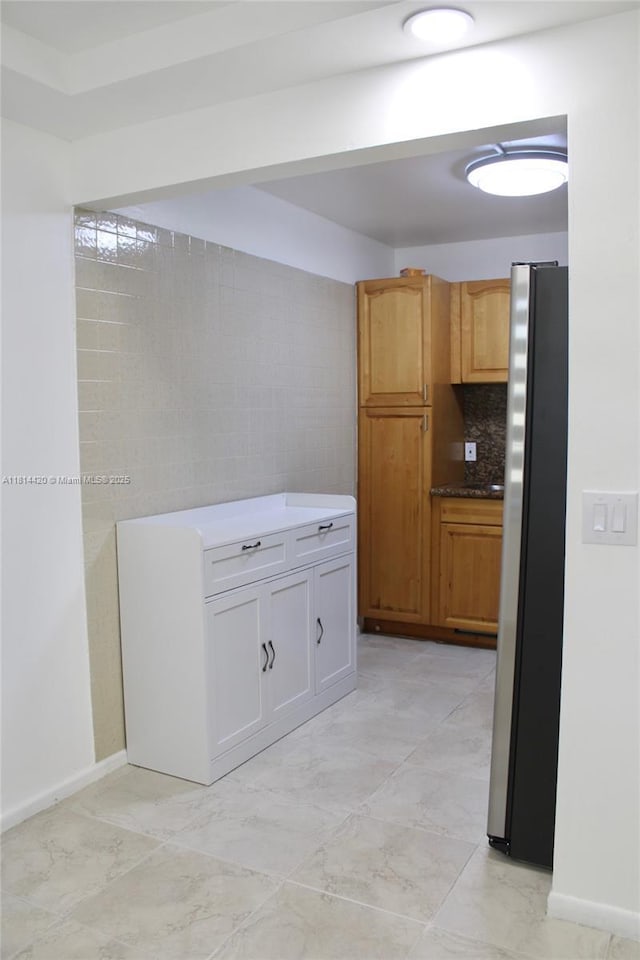 251 SW 132nd Way Unit 306H, Pembroke Pines, FL 33027 - kitchen with freestanding refrigerator and backsplash