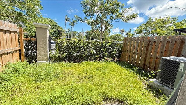 322 NE 1st Dr, Florida City, FL 33034 - view of fenced backyard