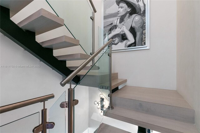 90 SW 3rd St Ph-14, Miami, FL 33130 - view of staircase