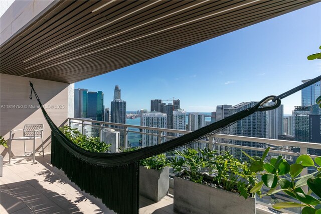 90 SW 3rd St Ph-14, Miami, FL 33130 - balcony with a skyline view