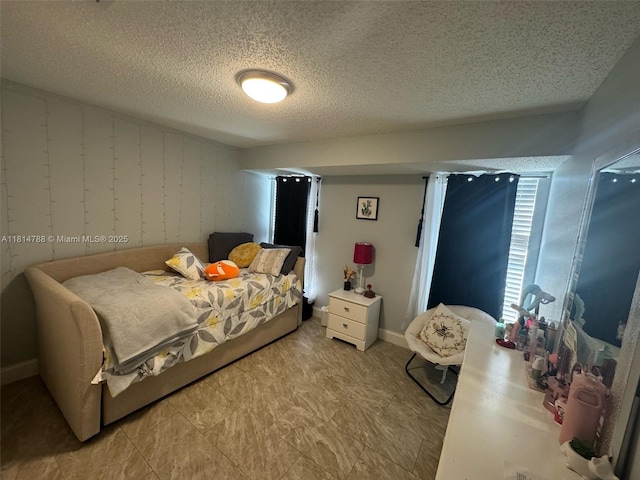 4706 25th Ave SW, Naples, FL 34116 - bedroom featuring a textured ceiling