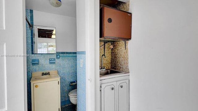 435 NW 44th Ave, Miami, FL 33126 - full bath featuring vanity, toilet, tile walls, and washer / clothes dryer