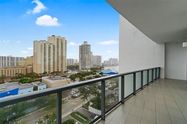 3250 NE 188th St Unit Lph07, Aventura, FL 33180 - balcony with a view of skyline