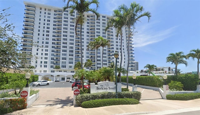 3015 N Ocean Blvd Unit 7D, Fort Lauderdale, FL 33308 - view of apartment building / complex with uncovered parking