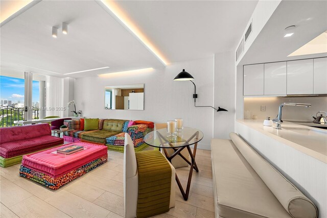 1500 Ocean Dr Unit 910, Miami Beach, FL 33139 - view of living area