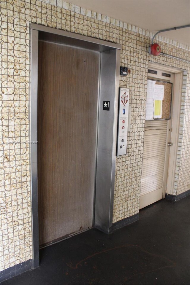 922 Ne 199th St 3D Apt 304, Miami, FL 33179 - property entrance featuring elevator