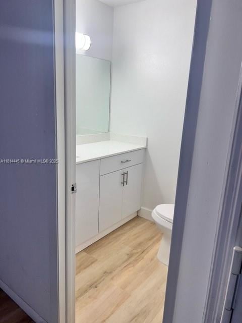958 Mockingbird Ln Unit 511, Plantation, FL 33324 - bathroom featuring vanity, toilet, wood finished floors, and baseboards