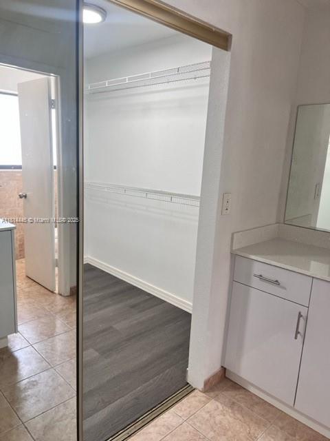 958 Mockingbird Ln Unit 511, Plantation, FL 33324 - view of closet