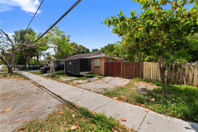 1051 NE 149th St, Miami, FL 33161 - view of yard