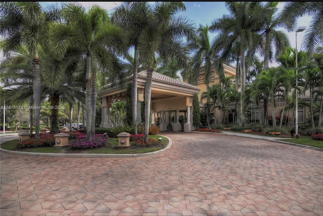 14420 NW 16th St, Pembroke Pines, FL 33028 - surrounding community featuring curved driveway