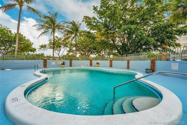 16850 S Glades Dr Unit 8G, North Miami Beach, FL 33162 - view of community pool
