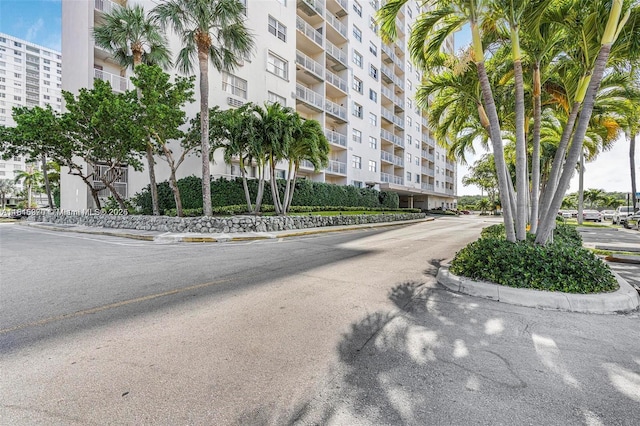 400 Kings Point Dr Unit 831, Sunny Isles Beach, FL 33160 - view of apartment building / complex
