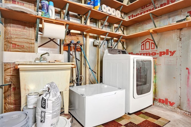 2398 SE Bordeaux Ct, Port St Lucie, FL 34952 - laundry room featuring independent washer and dryer