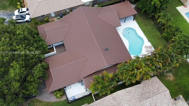 875 NW 108th Ln, Coral Springs, FL 33071 - view from above of property with a pool area