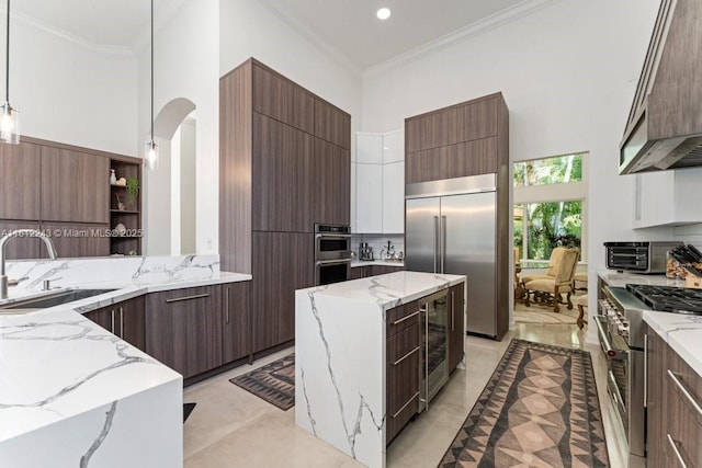 127 Swan Ave, Plantation, FL 33324 - kitchen featuring high quality appliances, modern cabinets, a towering ceiling, a sink, and custom exhaust hood