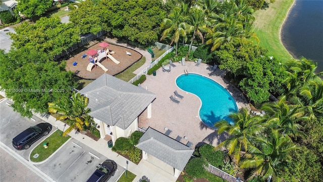 7702 Paddock Pl, Davie, FL 33328 - aerial view of a pool and a nearby body of water