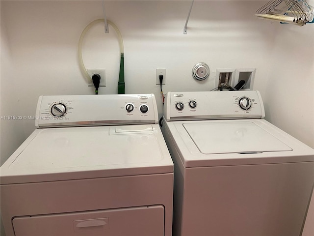 7702 Paddock Pl, Davie, FL 33328 - laundry area with washing machine and clothes dryer