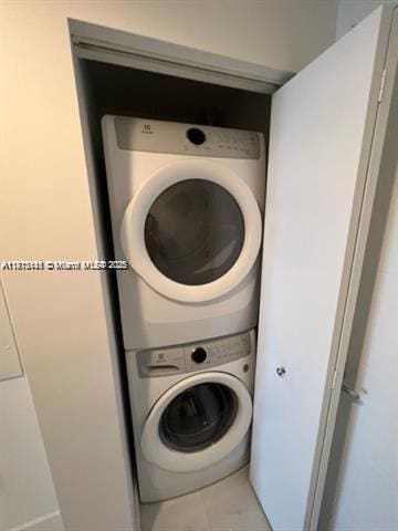16385 Biscayne Blvd Unit 820, North Miami Beach, FL 33160 - laundry room featuring stacked washer / drying machine