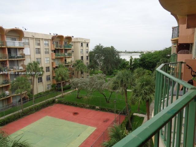 9320 Fontainebleau Blvd Unit 503, Miami, FL 33172 - view of basketball court